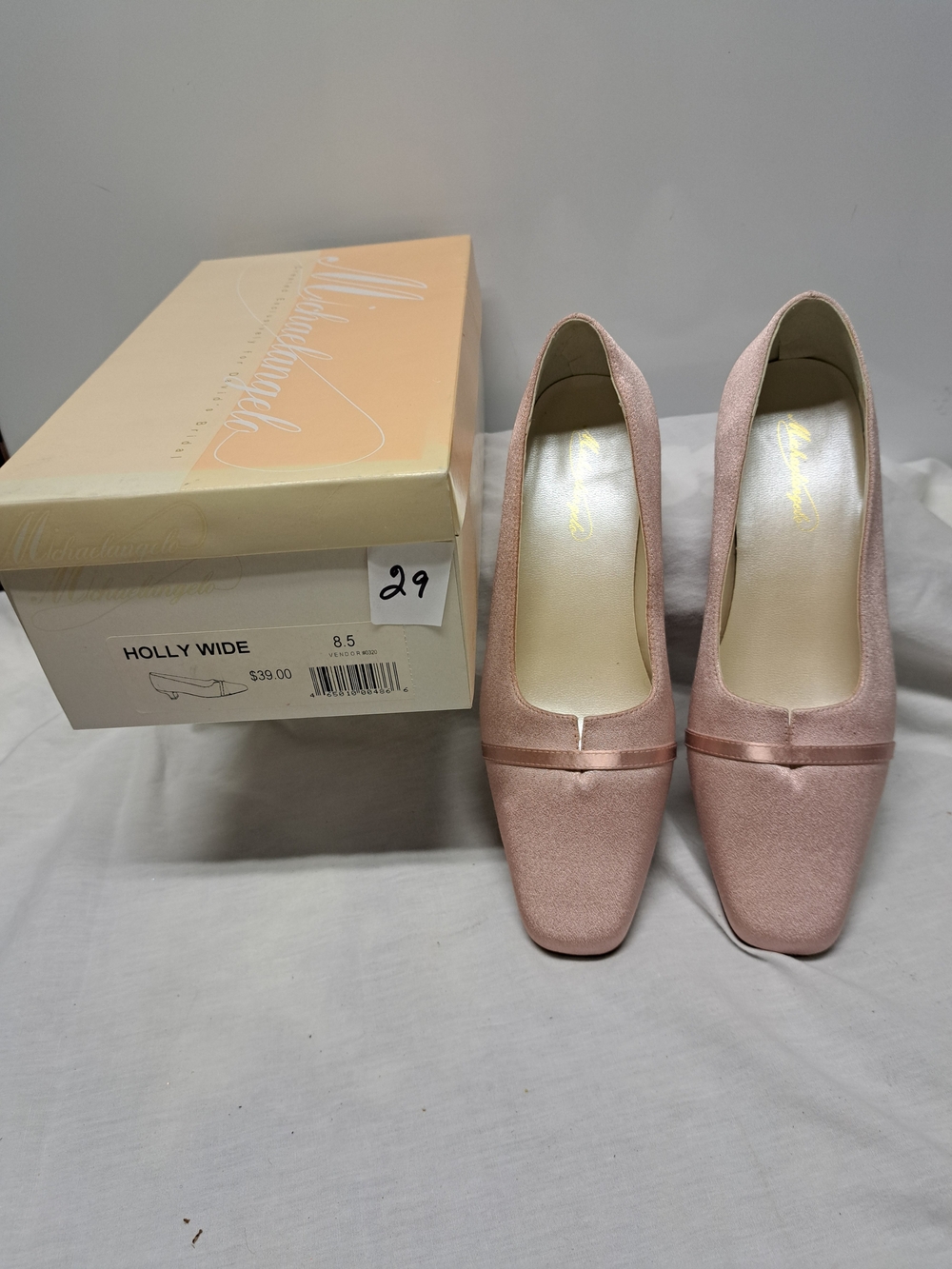 Michaelangelo Holly Wide Pumps in Blush Pink